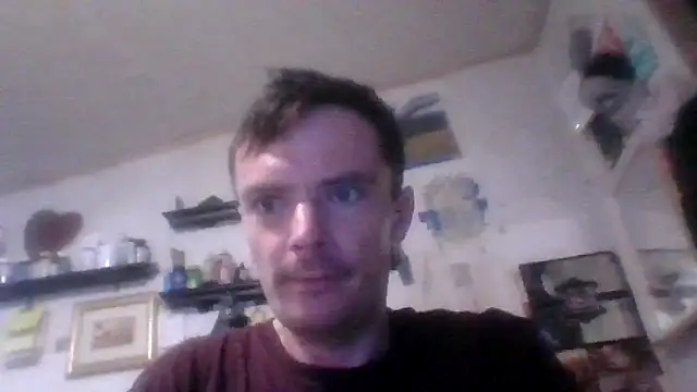 Snapshot of RichardW chatting on 15, 11, 2025 RichardW online show from 15, 11, 2025