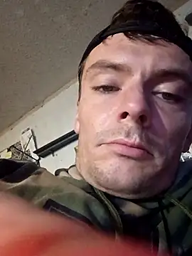 Snapshot of RichardW chatting on 18, 12, 2025 RichardW online show from 18, 12, 2025