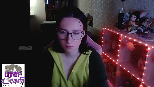 Snapshot of s_cara chatting on 4, 10, 2025 s cara online show from 4, 10, 2025