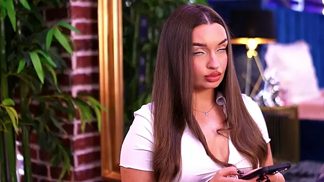 MillaSerene online show from 22, 11, 2025