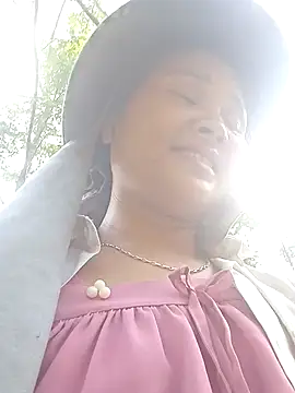 Snapshot of Heulwen-22 chatting on 19, 10, 2025 Heulwen-22 online show from 19, 10, 2025