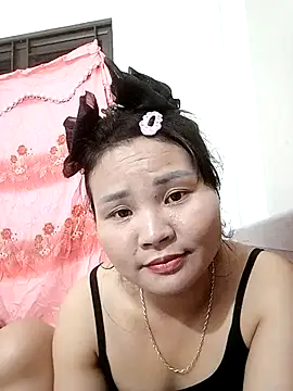 Snapshot of Heulwen-22 chatting on 3, 11, 2025 Heulwen-22 online show from 3, 11, 2025