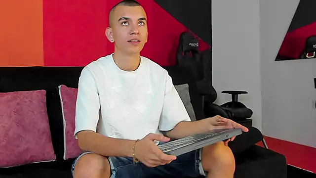 RowanCley online show from 13, 9, 2025