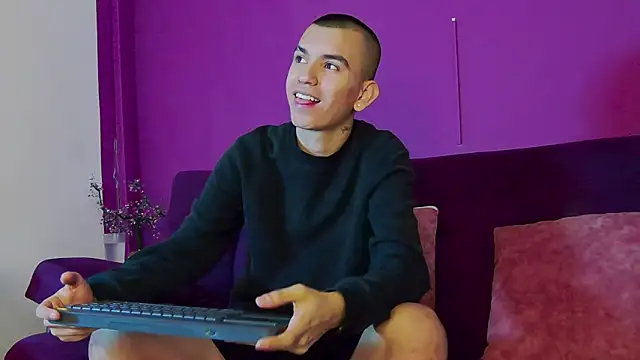 RowanCley online show from 16, 9, 2025