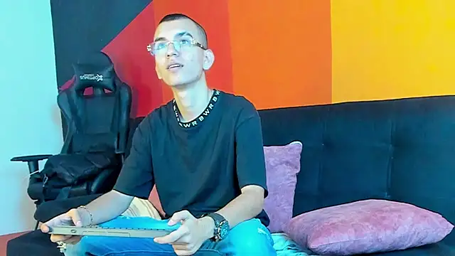 RowanCley online show from 23, 9, 2025