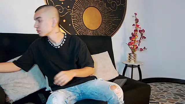 RowanCley online show from 9, 10, 2025