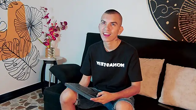 RowanCley online show from 10, 10, 2025