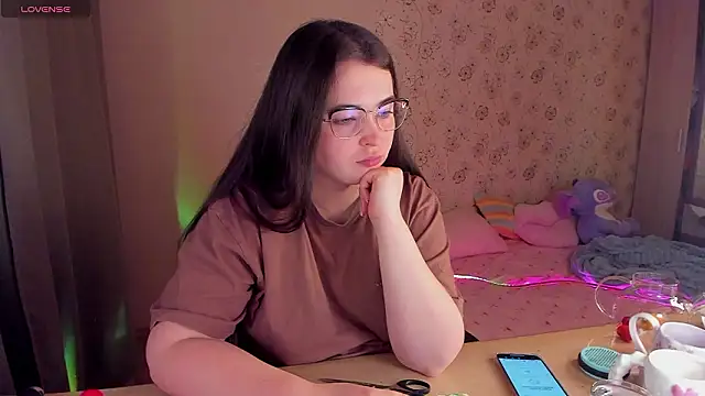 Alice next door online show from 25, 2, 2026