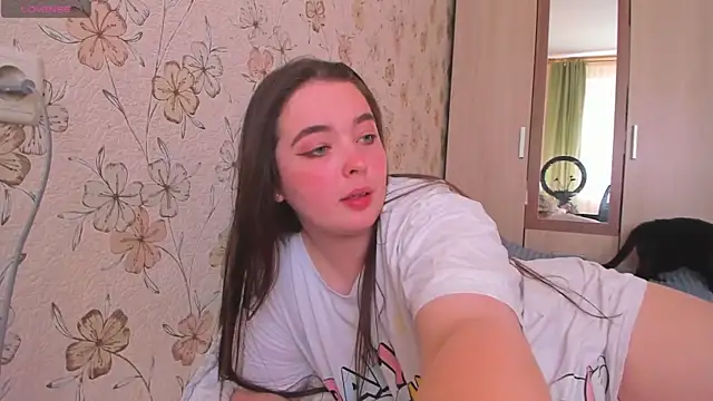Snapshot of Alice_next_door chatting on 30, 5, 2026 Alice next door online show from 30, 5, 2026