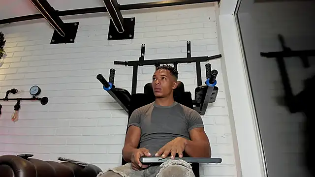 ItaloMoore online show from 17, 10, 2025