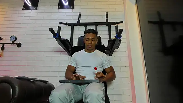 ItaloMoore online show from 27, 11, 2025