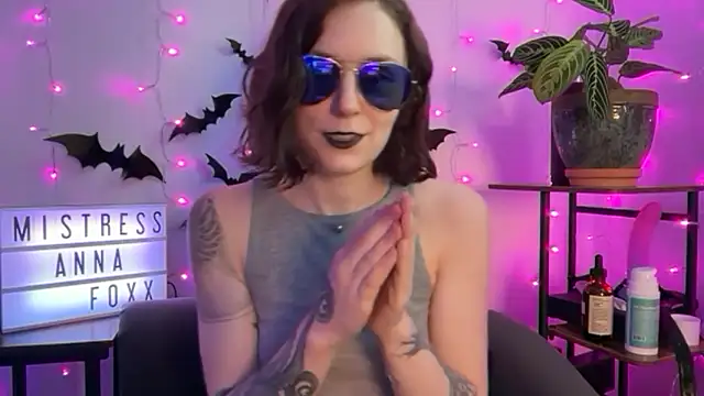 Snapshot of mistressannafoxx chatting on 28, 10, 2025 mistressannafoxx online show from 28, 10, 2025