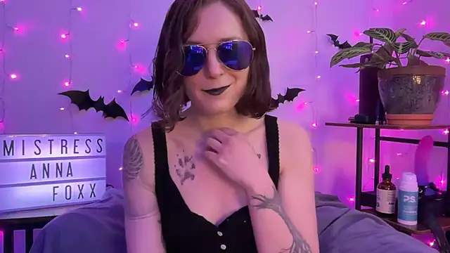 Snapshot of mistressannafoxx chatting on 3, 11, 2025 mistressannafoxx online show from 3, 11, 2025