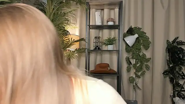 Snapshot of ChinBonnell chatting on 28, 9, 2025 ChinBonnell online show from 28, 9, 2025