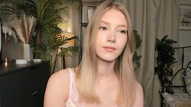 Snapshot of ChinBonnell chatting on 8, 10, 2025 ChinBonnell online show from 8, 10, 2025