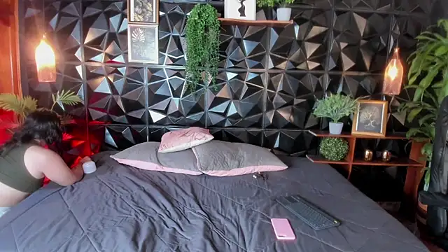 April  foxx online show from 7, 11, 2025