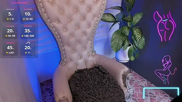 April  foxx online show from 25, 11, 2025