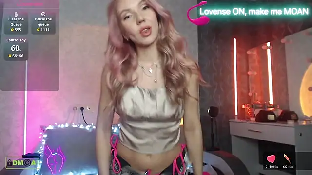 Snapshot of viki_sky chatting on 9, 9, 2025 viki sky online show from 9, 9, 2025