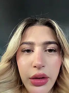 Snapshot of Mia_sofiia21 chatting on 25, 9, 2025 Mia sofiia21 online show from 25, 9, 2025