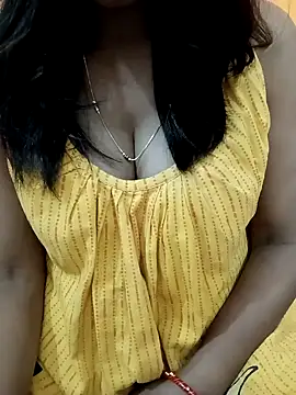 Snapshot of Hot-Risa chatting on 14, 12, 2025 Hot-Risa online show from 14, 12, 2025