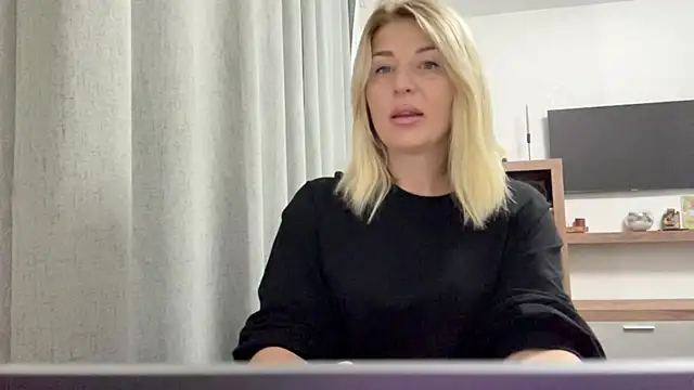 Snapshot of Blondie_xoxoxo chatting on 9, 9, 2025 Blondie xoxoxo online show from 9, 9, 2025