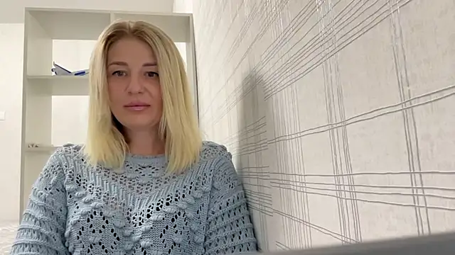 Snapshot of Blondie_xoxoxo chatting on 22, 9, 2025 Blondie xoxoxo online show from 22, 9, 2025