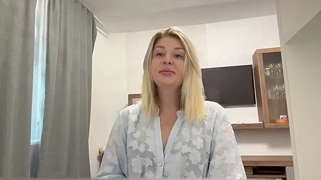 Snapshot of Blondie_xoxoxo chatting on 1, 10, 2025 Blondie xoxoxo online show from 1, 10, 2025