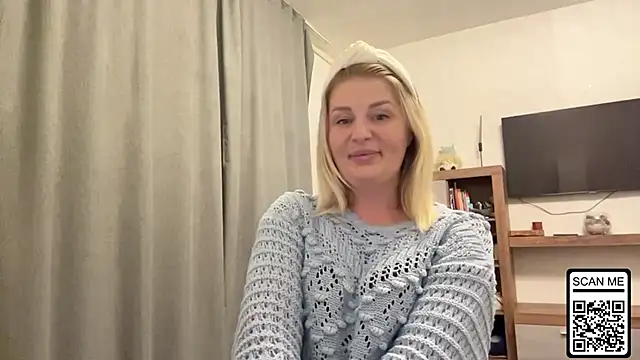 Snapshot of Blondie_xoxoxo chatting on 4, 10, 2025 Blondie xoxoxo online show from 4, 10, 2025