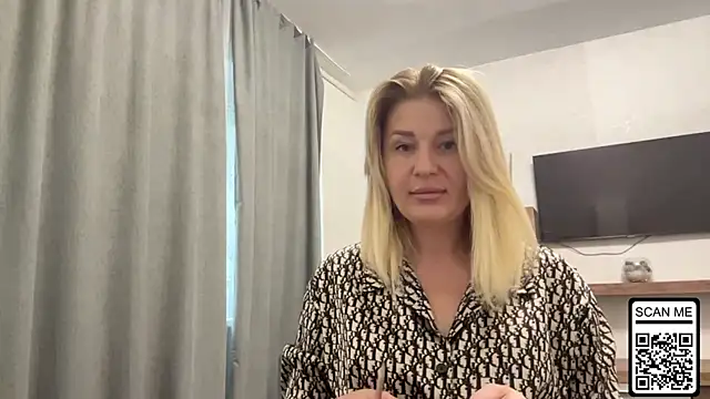 Snapshot of Blondie_xoxoxo chatting on 6, 10, 2025 Blondie xoxoxo online show from 6, 10, 2025