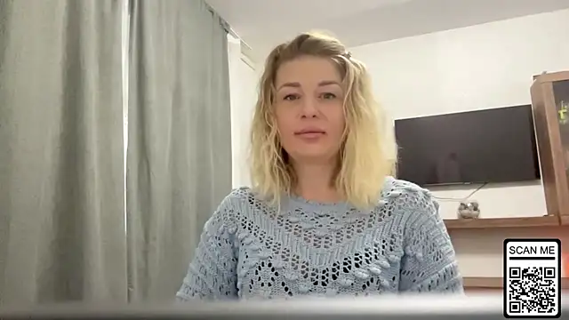 Snapshot of Blondie_xoxoxo chatting on 10, 10, 2025 Blondie xoxoxo online show from 10, 10, 2025