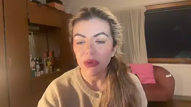 Snapshot of princess17 chatting on 2, 3, 2026 princess17 online show from 2, 3, 2026