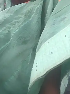 Snapshot of cut_renukadevi chatting on 6, 11, 2025 cut renukadevi online show from 6, 11, 2025