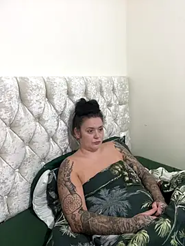 Snapshot of Charsworld chatting on 22, 12, 2025 Charsworld online show from 22, 12, 2025