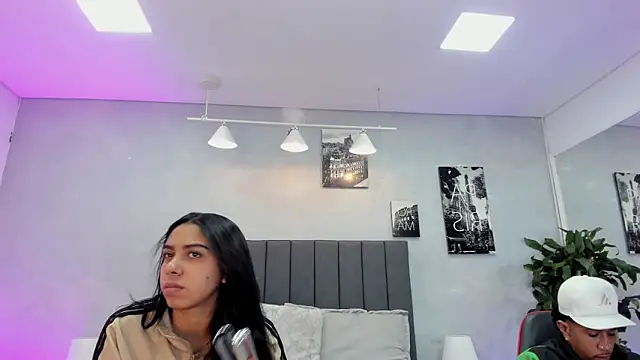 Snapshot of violet_and_myers chatting on 4, 11, 2025 violet and myers online show from 4, 11, 2025