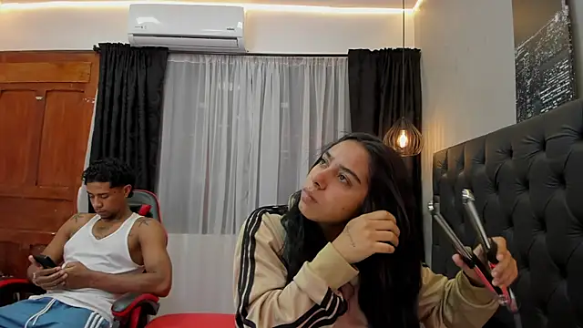 Snapshot of violet_and_myers chatting on 21, 11, 2025 violet and myers online show from 21, 11, 2025