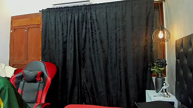 Snapshot of violet_and_myers chatting on 27, 11, 2025 violet and myers online show from 27, 11, 2025