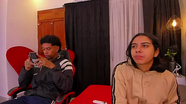 Snapshot of violet_and_myers chatting on 30, 11, 2025 violet and myers online show from 30, 11, 2025