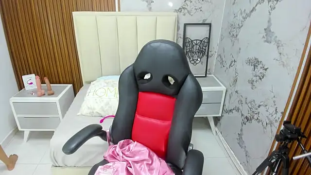 Snapshot of BRIHANACONOR chatting on 14, 10, 2025 BRIHANACONOR online show from 14, 10, 2025