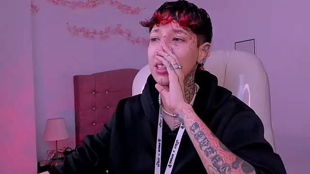 Snapshot of Luci_Rose chatting on 4, 5, 2026 Luci Rose online show from 4, 5, 2026