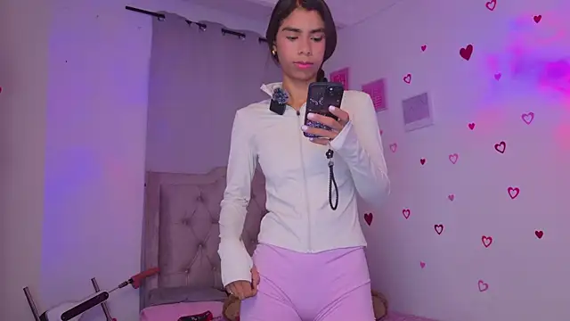 BrunetteAdams001 online show from 25, 3, 2026