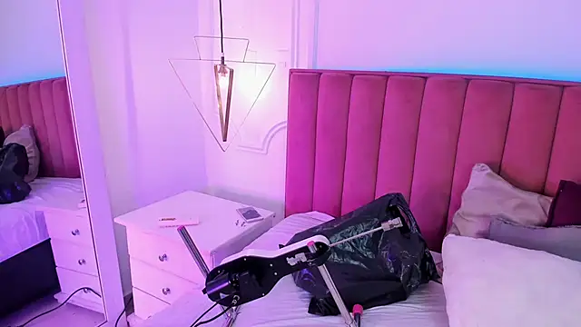 Snapshot of Tessa_Sinclaire chatting on 22, 4, 2026 Tessa Sinclaire online show from 22, 4, 2026