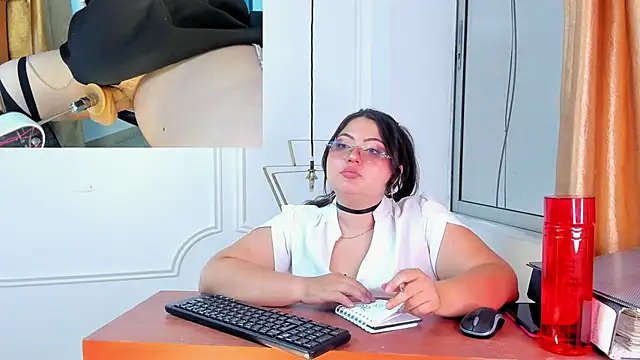 Snapshot of Tessa_Sinclaire chatting on 5, 5, 2026 Tessa Sinclaire online show from 5, 5, 2026