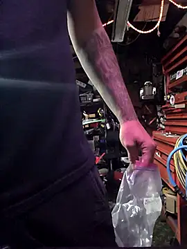 Snapshot of twistafatpipe chatting on 5, 10, 2025 twistafatpipe online show from 5, 10, 2025