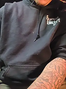 Snapshot of twistafatpipe chatting on 10, 10, 2025 twistafatpipe online show from 10, 10, 2025