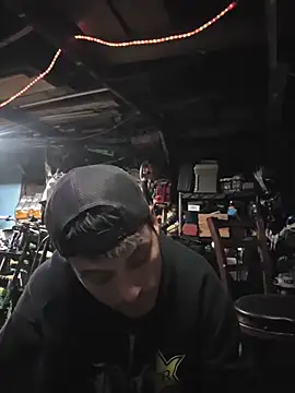 Snapshot of twistafatpipe chatting on 8, 11, 2025 twistafatpipe online show from 8, 11, 2025