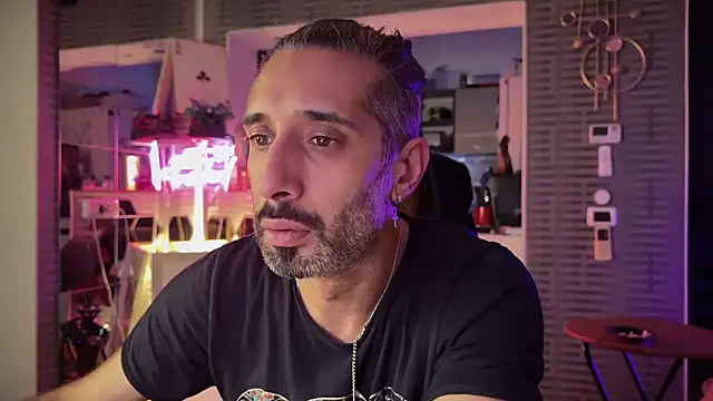 Snapshot of Secret_Lovers1 chatting on 18, 1, 2026 Secret Lovers1 online show from 18, 1, 2026