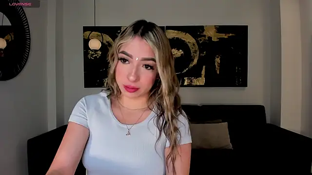 Snapshot of LizzCooper chatting on 8, 11, 2025 LizzCooper online show from 8, 11, 2025