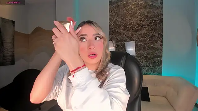 Snapshot of LizzCooper chatting on 14, 11, 2025 LizzCooper online show from 14, 11, 2025