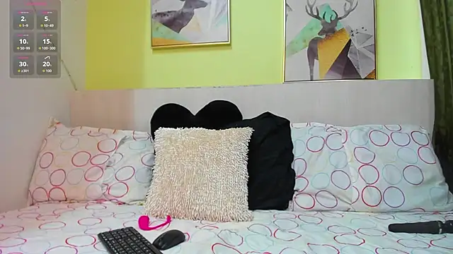 Snapshot of AtheneaArbelaez_ chatting on 15, 11, 2025 AtheneaArbelaez online show from 15, 11, 2025