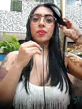 Snapshot of Linda_Saenz_ chatting on 21, 11, 2025 Linda Saenz online show from 21, 11, 2025